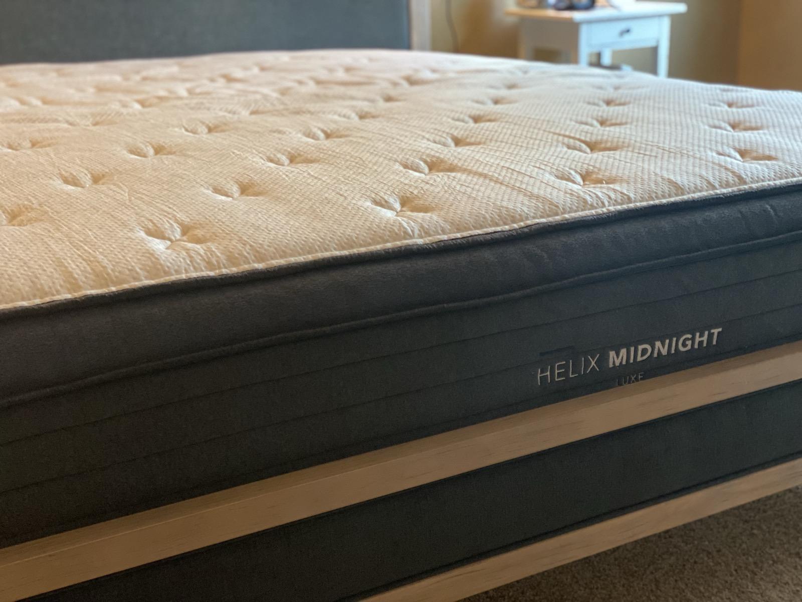 Helix Midnight Luxe side view checking for body impressions